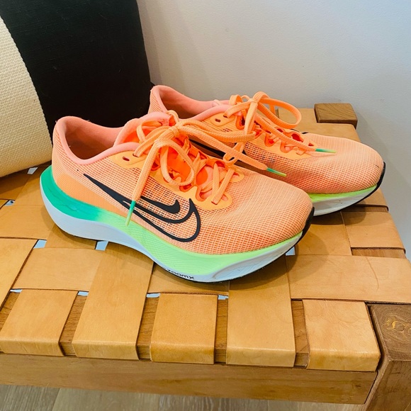 Nike zoom fly 5 carbon plate running shoes - Picture 2 of 4